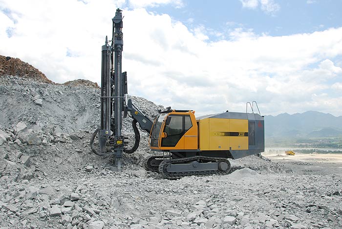 KT20-Integrated-Crawler-drilling-machine-in-working-site
